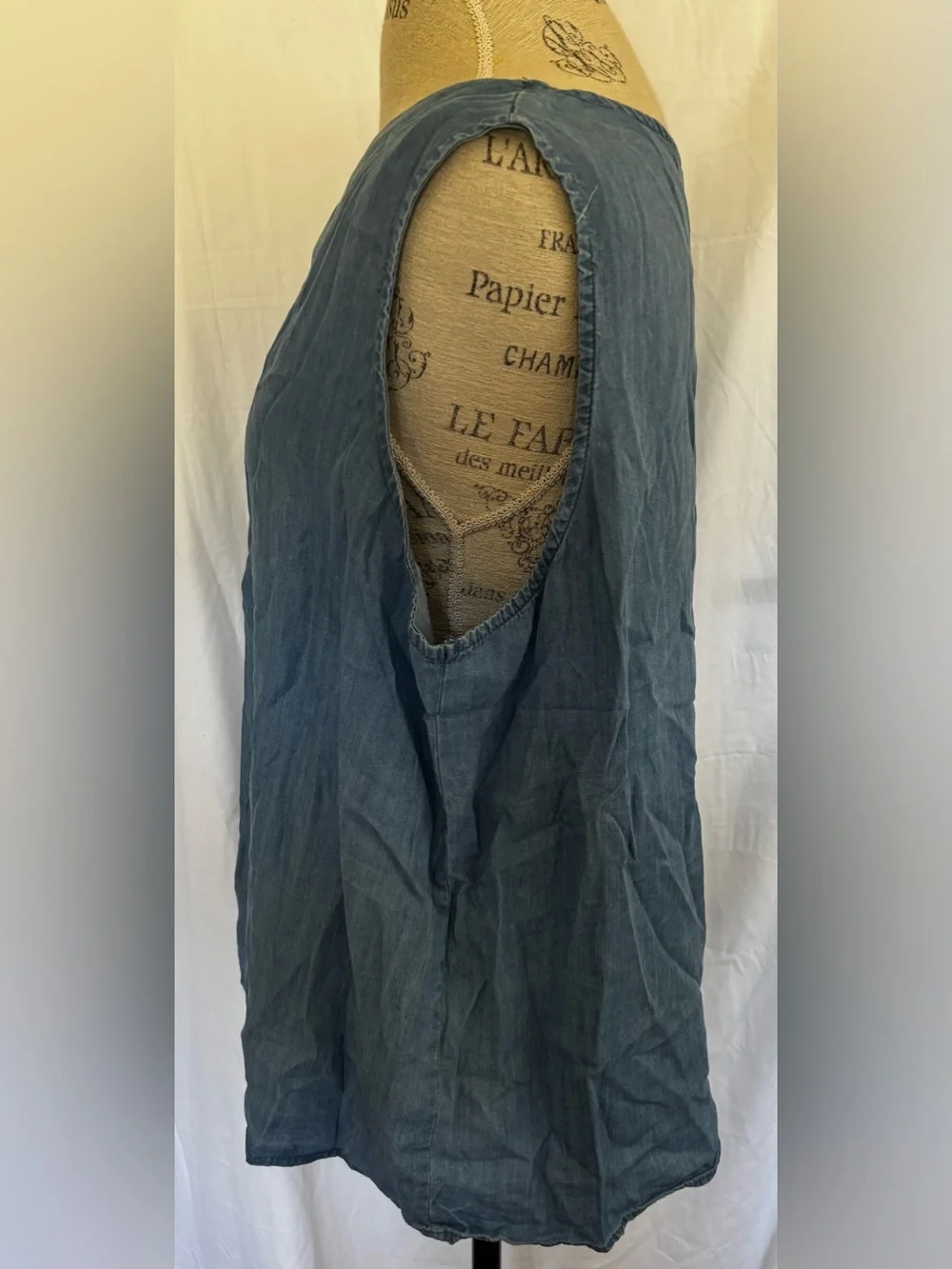Time and Tru Women’s V Neck Sleeveless Blouse in Light Blue Denim Sz XXL/20